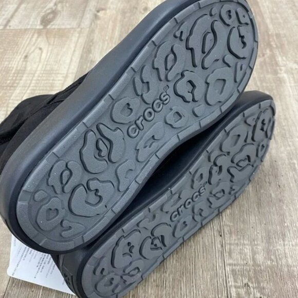 CROCS Lodgepoint black faux suede wrap booties NIB size 5 - Picture 4 of 5